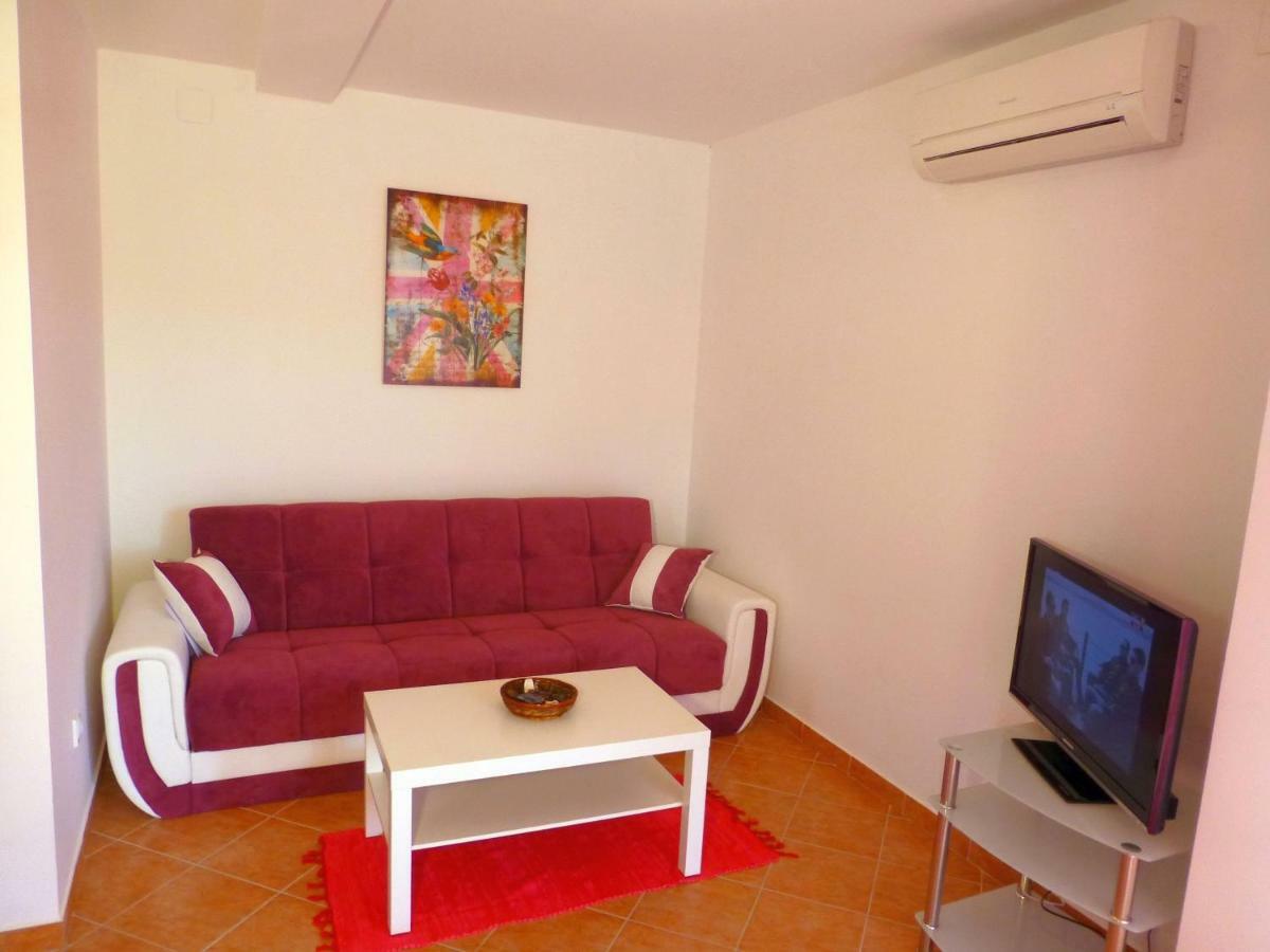 Apartments Kvesic Сило Экстерьер фото