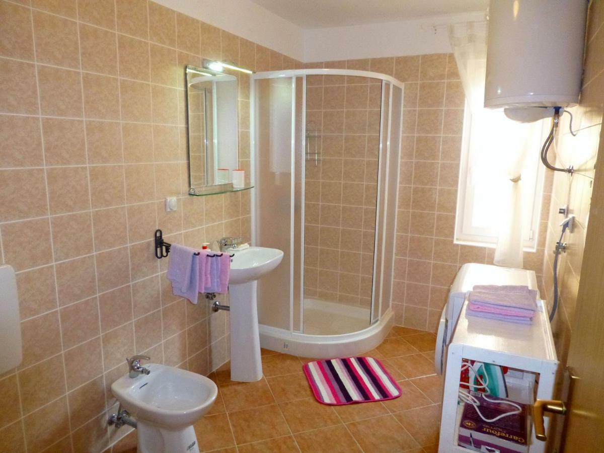 Apartments Kvesic Сило Экстерьер фото